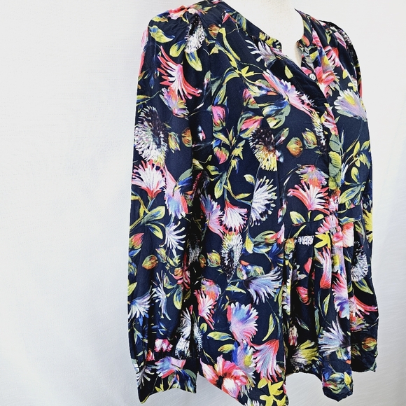 J. Crew Silk Pleated Floral Popover size Medium - Picture 5 of 11